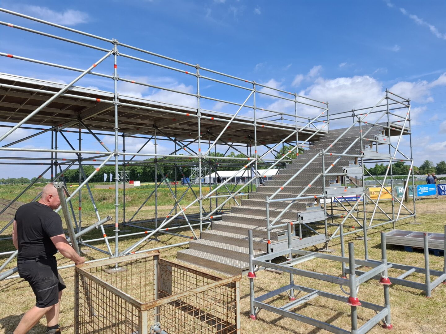 VIP-deck in aanbouw, VIP-deck trap