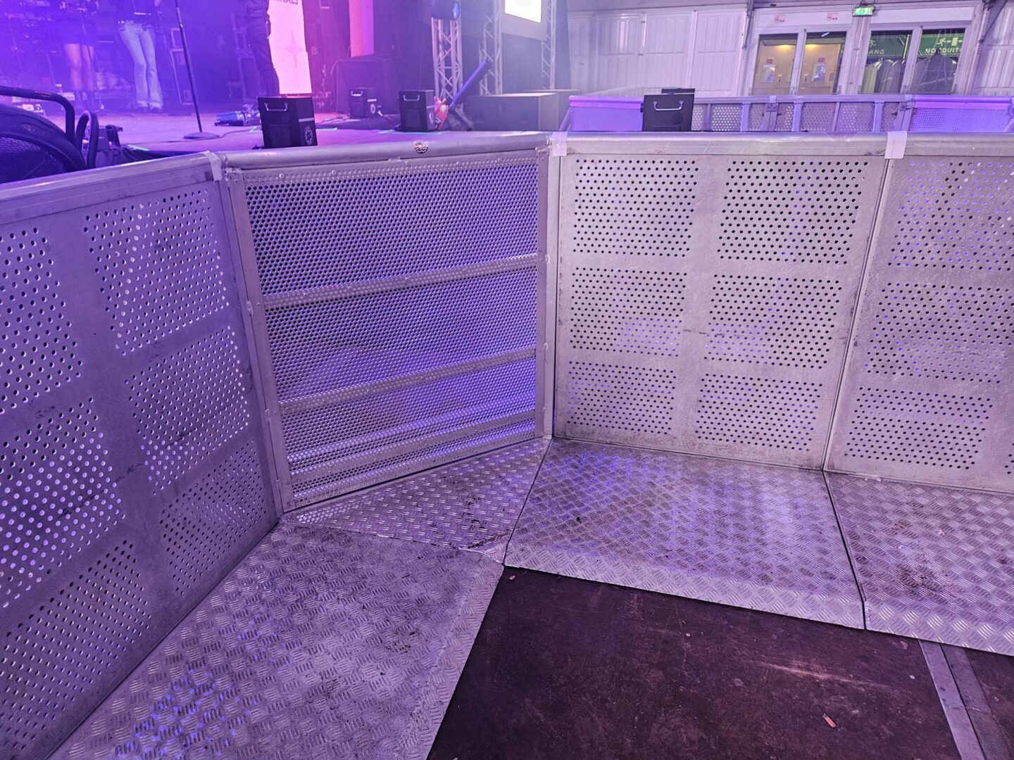 Stage barriers binnenhoek